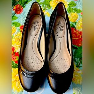 Life Stride Ricki Pumps